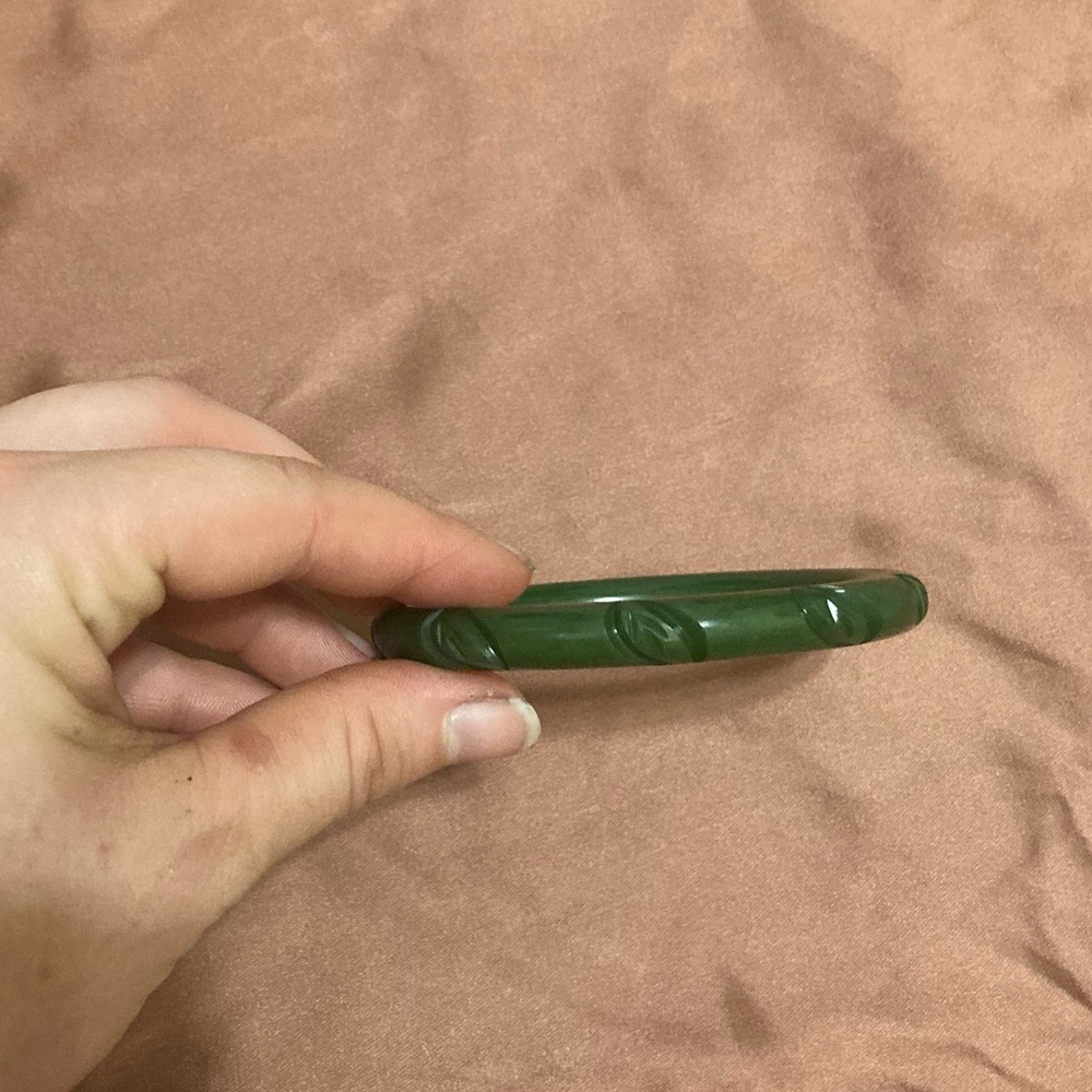 Splendette Classic Narrow Heavy Carve Fakelite Bangle